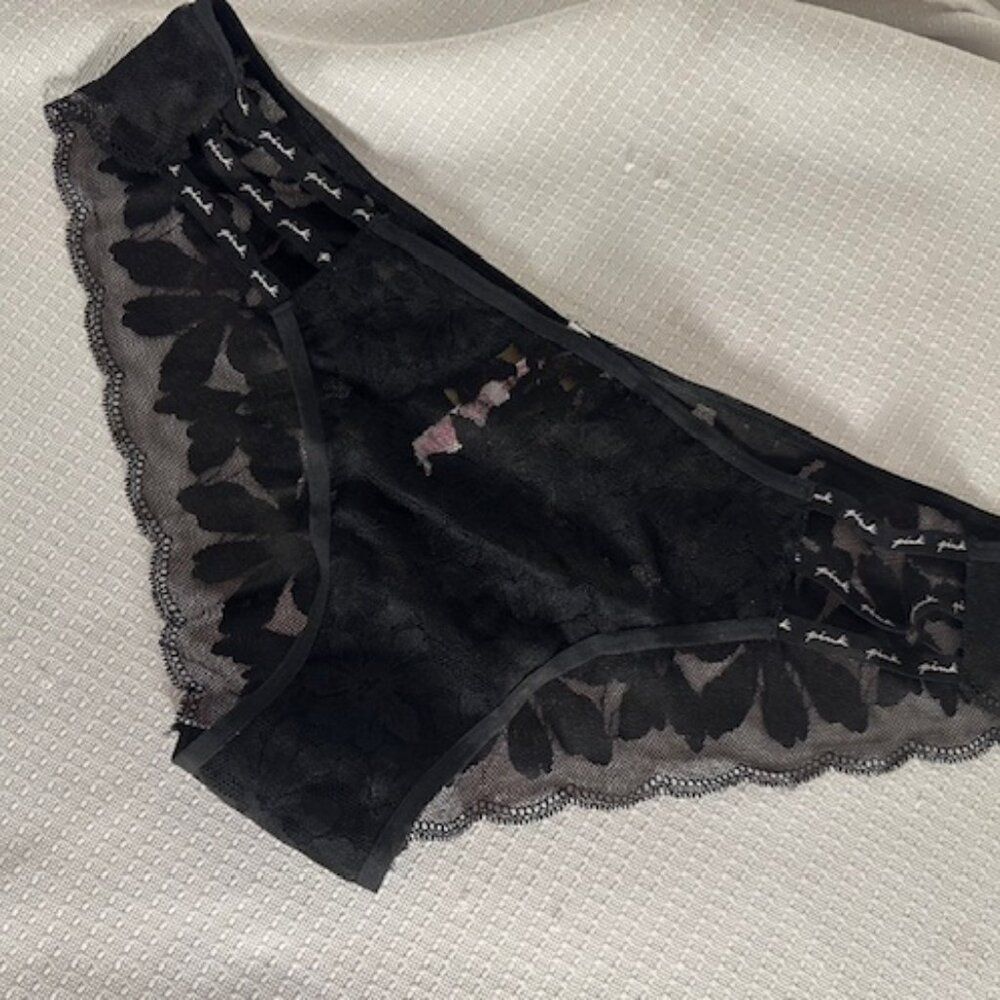 Victoria's Secret "Pink" Strappy Black Lace Floral Cheekster Panty  8350  NWT
